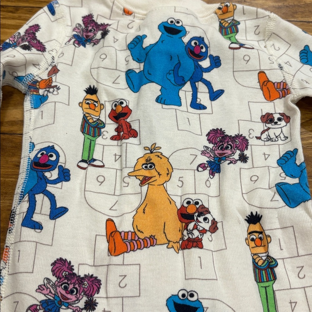 Hanna Andersson Sesame Street Hopscotch Print Cotton Sleeper Size 6-12 Months - Picture 3 of 3